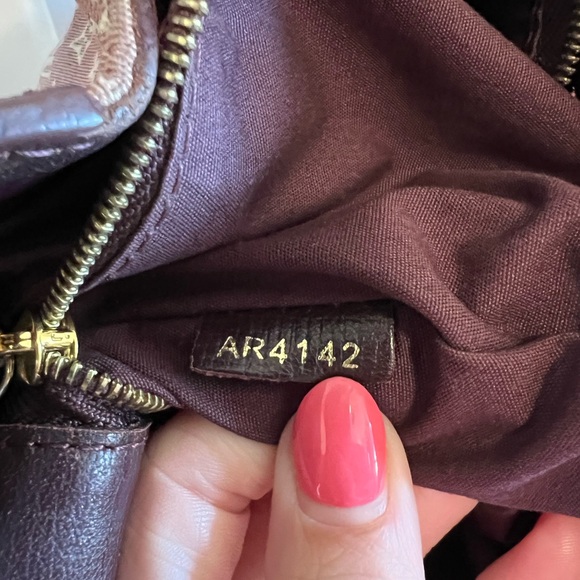 LOUIS VUITTON RendezVous
Shoulder Bag Idylle Sepia - Picture 15 of 17